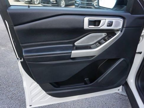 Certified 2022 Ford Explorer Limited w/ Limited Technology Package image 32