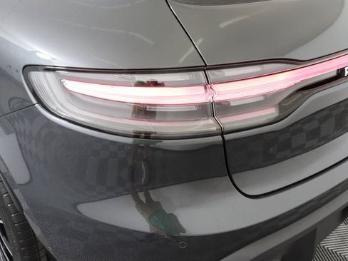 Used 2025 Porsche Macan image 13