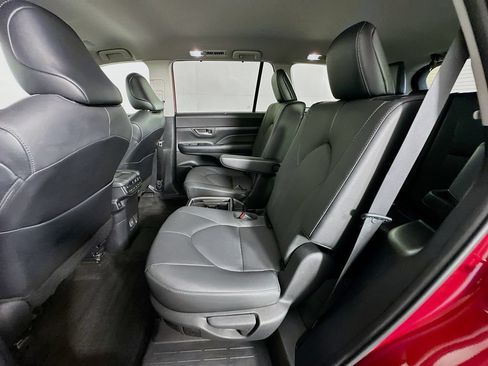 Used 2024 Toyota Grand Highlander AWD image 24