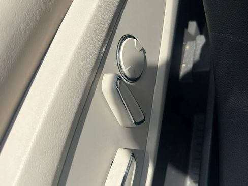 Used 2018 Lincoln MKX Select w/ Select Plus Package AWD/4WD image 37