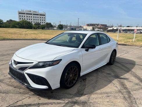 Used 2023 Toyota Camry SE FWD image 1
