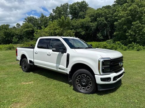 Used 2025 Ford F250 Platinum AWD/4WD image 1