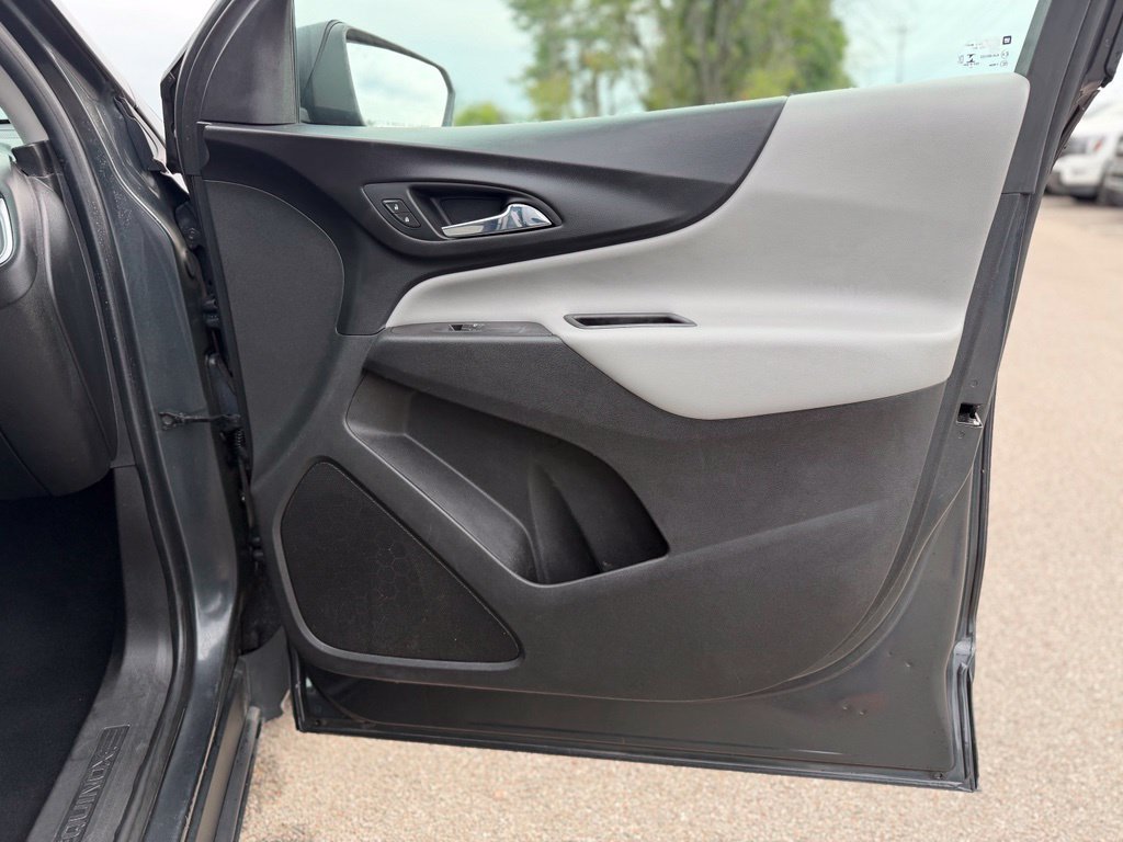 Used 2021 Chevrolet Equinox LS FWD image 19
