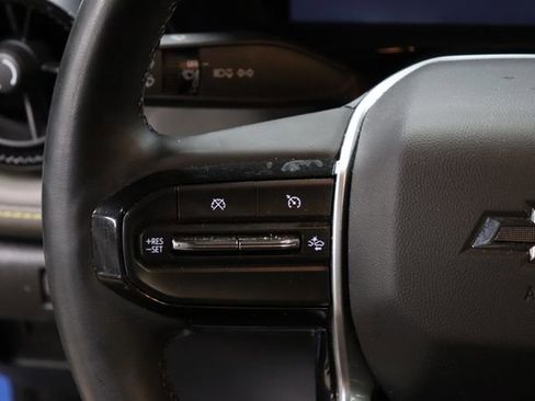 Used 2025 Chevrolet Colorado ZR2 w/ Technology Package AWD/4WD image 28