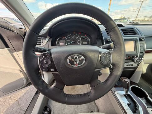 Used 2012 Toyota Camry XLE w/ Leather Pkg image 16