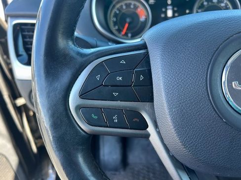 Used 2019 Jeep Cherokee Limited image 19