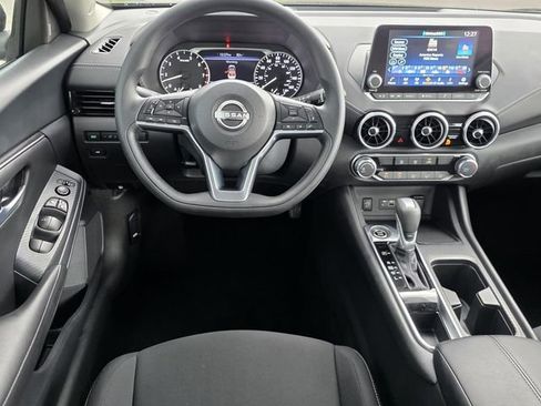 Used 2025 Nissan Sentra SV FWD image 10