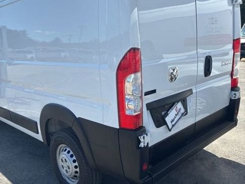 Used 2025 RAM ProMaster 2500 w/ Convenience Group image 5