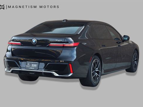 Used 2023 BMW 740i RWD image 7