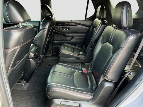 Used 2025 Honda Pilot TrailSport image 24