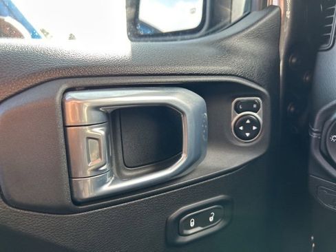 Used 2024 Jeep Gladiator Mojave w/ Convenience Group image 15