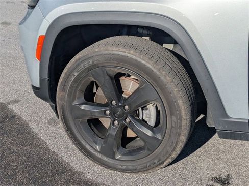 Used 2022 Jeep Grand Cherokee L Altitude image 7