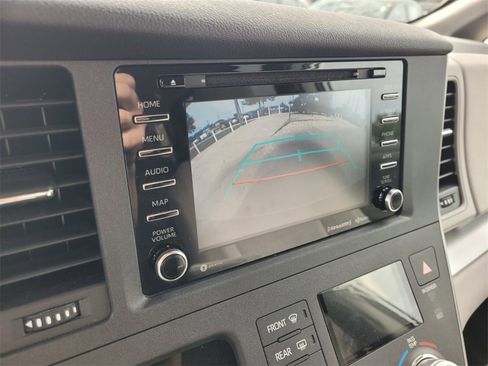 Used 2020 Toyota Sienna LE image 30