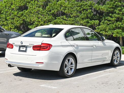 Used 2017 BMW 330i xDrive Sedan AWD/4WD image 4
