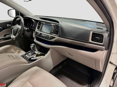 Used 2019 Toyota Highlander Limited w/ Carpet Mat Package (TMS) AWD/4WD image 27