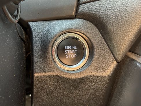 Used 2019 Toyota RAV4 XLE FWD image 24