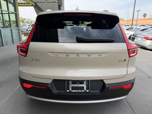 Used 2025 Volvo XC40 B5 Core w/ Climate Package image 13