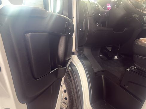 Used 2023 RAM ProMaster 2500 FWD image 11
