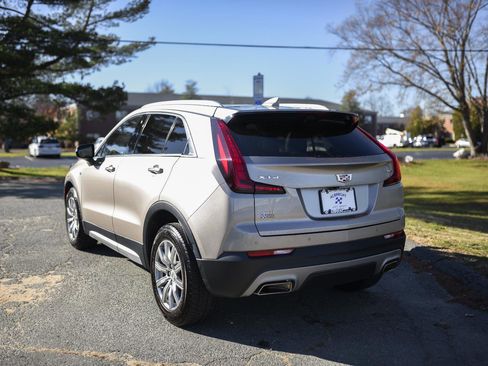 Used 2022 Cadillac XT4 Premium Luxury w/ Enhanced Visibility Package image 9