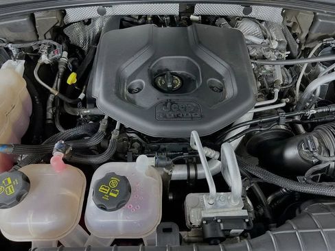 Used 2023 Jeep Grand Cherokee 4WD 4xe image 32