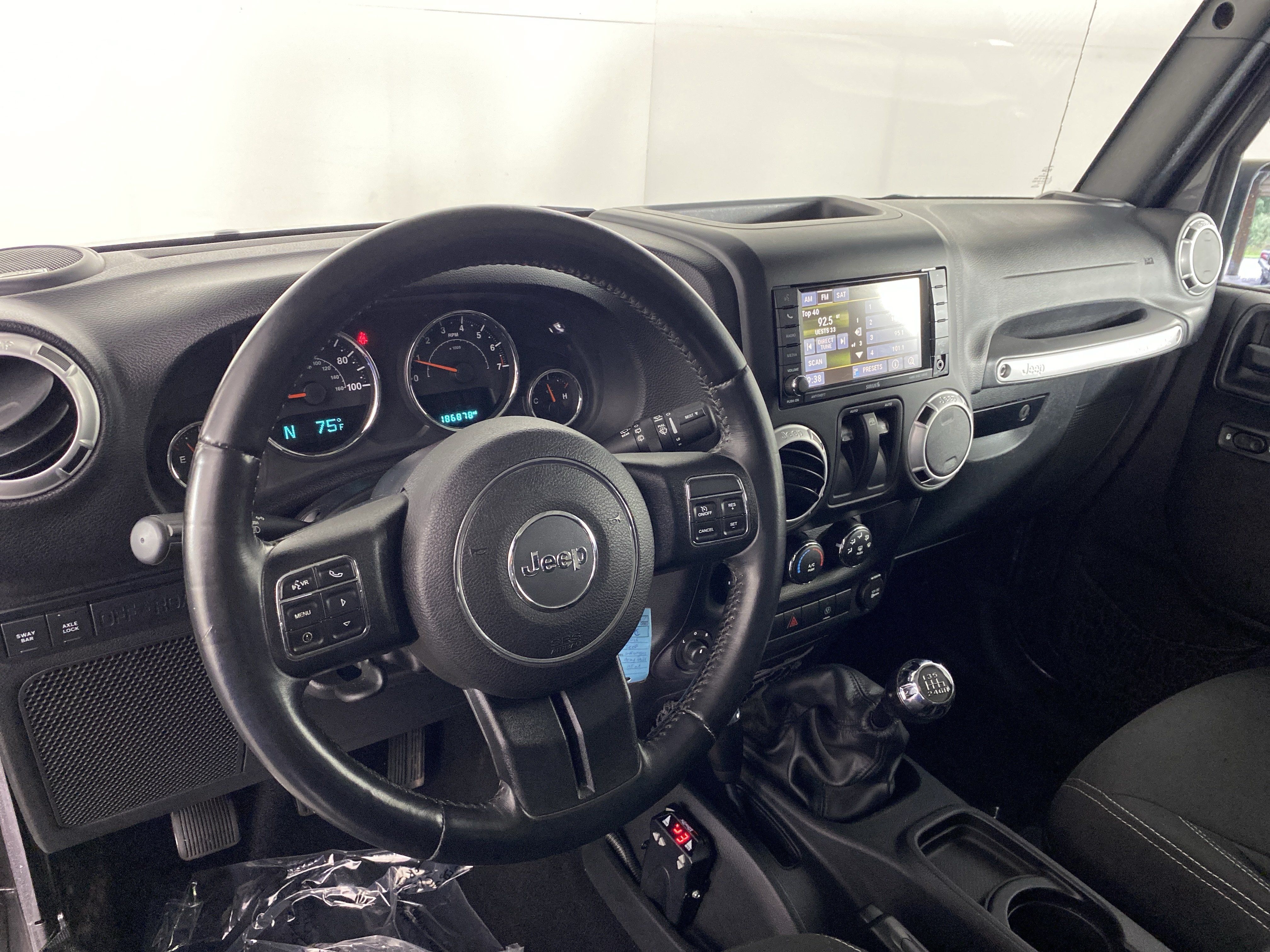 Used 2016 Jeep Wrangler Rubicon w/ Dual Top Group AWD/4WD image 32