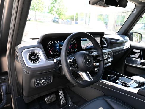 Used 2025 Mercedes-Benz G 550 image 16