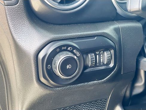Used 2022 Jeep Wrangler Unlimited Sahara AWD/4WD image 10
