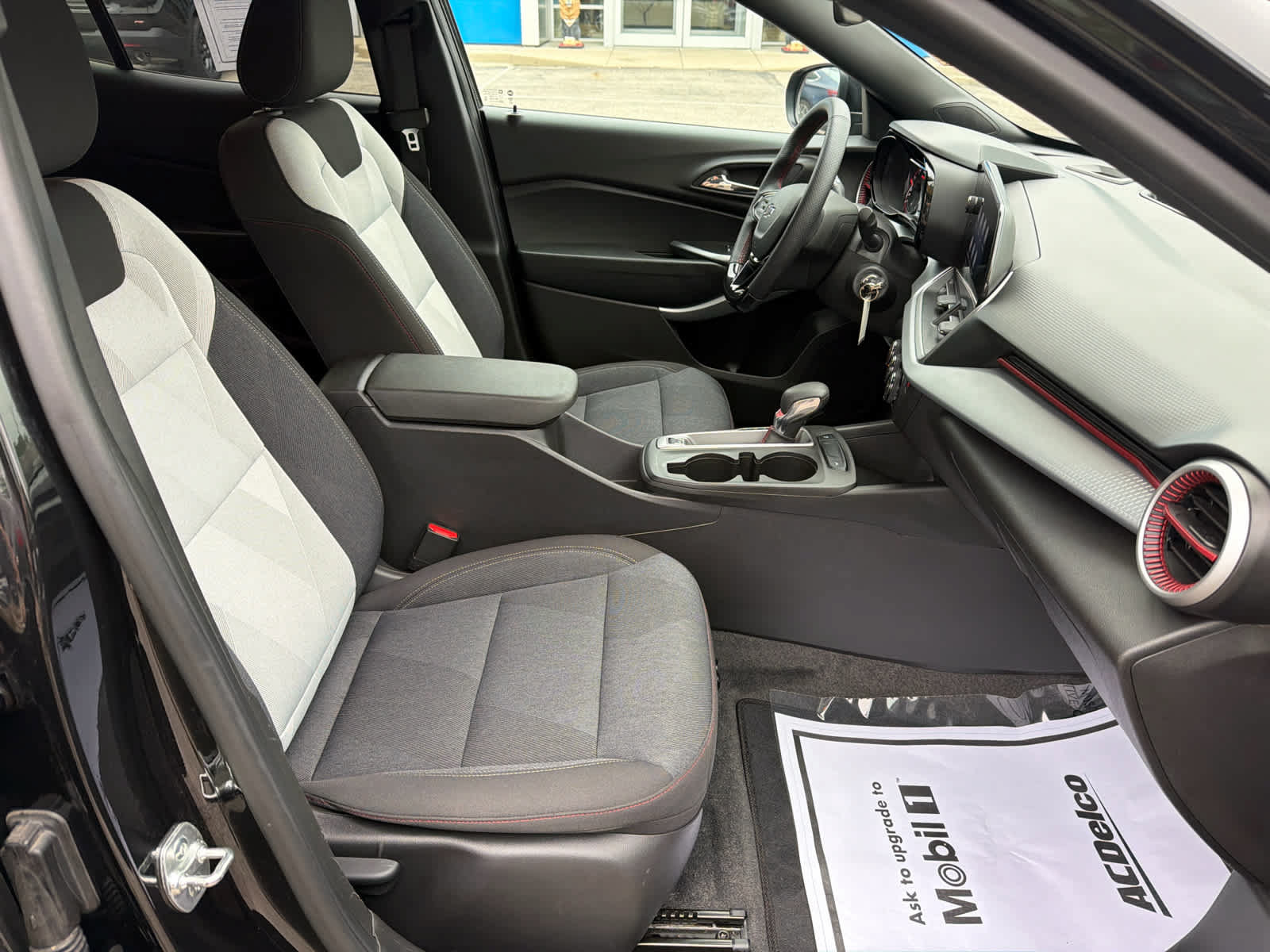 Used 2025 Chevrolet Trax RS w/ Driver Confidence Package FWD image 29