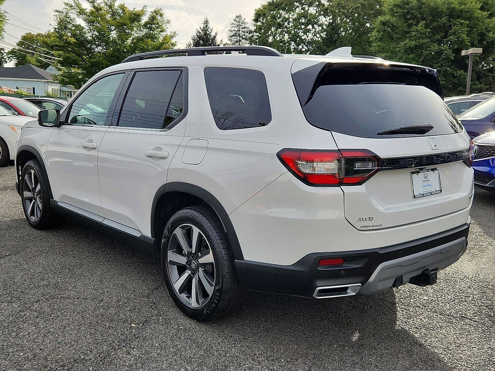 Certified 2023 Honda Pilot Touring image 4