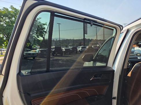 Used 2023 Volkswagen Atlas SE w/ Panoramic Sunroof Package AWD/4WD image 13