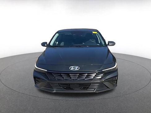 Used 2025 Hyundai Elantra Limited image 4