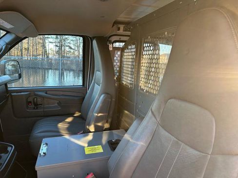 Used 2015 Chevrolet Express 2500 image 21