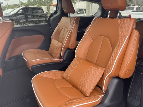 New 2026 Chrysler Pacifica Pinnacle image 48