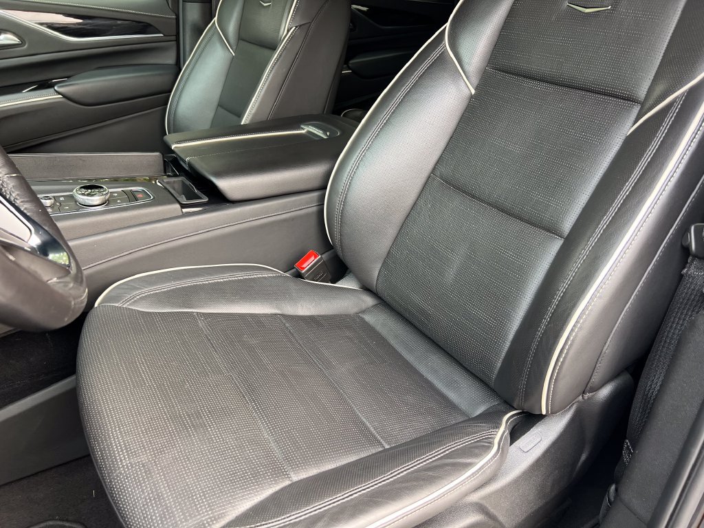 Used 2024 Cadillac Escalade ESV Sport AWD/4WD image 11