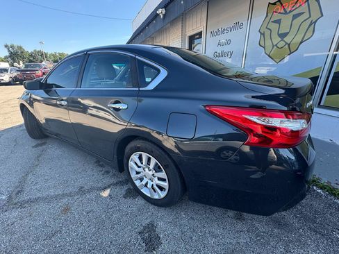 Used 2016 Nissan Altima 2.5 S w/ Power Driver Seat Package FWD image 5