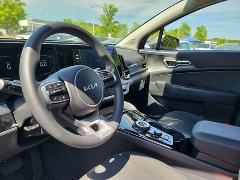 Certified 2025 Kia Sportage LX FWD image 12