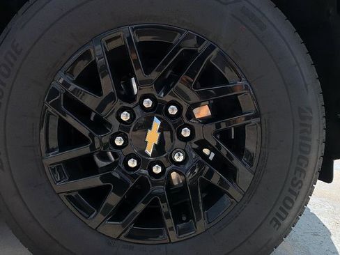 Used 2025 Chevrolet Silverado EV LT AWD/4WD image 39