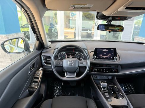 Used 2025 Nissan Rogue S FWD image 26