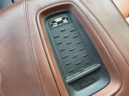 Used 2015 Cadillac Escalade Luxury image 39