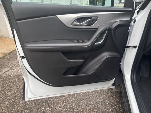 Used 2025 Chevrolet Blazer LT FWD image 18