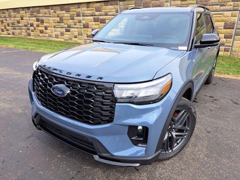 New 2026 Ford Explorer ST-Line w/ ST-Line Street Pack image 8