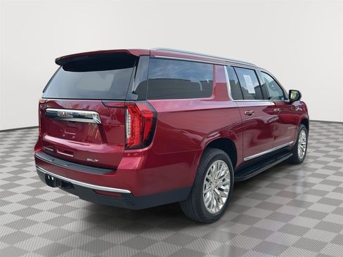 Used 2023 GMC Yukon XL SLT image 5
