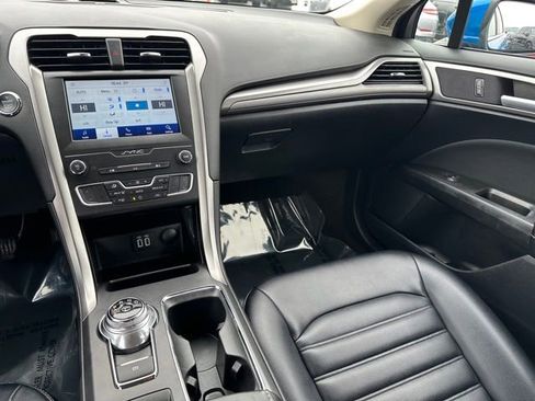 Used 2020 Ford Fusion SE image 15