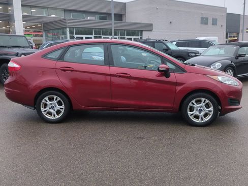 Used 2014 Ford Fiesta SE image 9