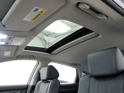 Used 2020 Honda Accord Touring image 34