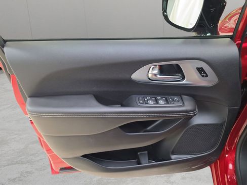 New 2026 Chrysler Pacifica Limited image 14