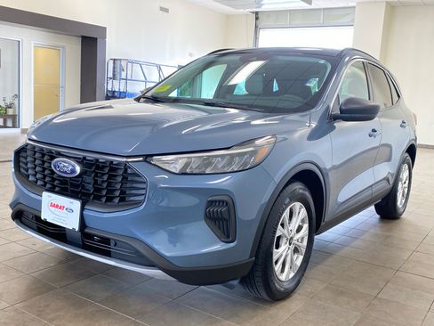 Used 2023 Ford Escape Active w/ Tech Pack #1 AWD/4WD image 4