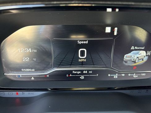 Certified 2023 GMC Yukon Denali w/ Advanced Technology Package image 10