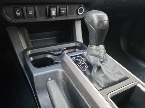 Used 2022 Toyota Tacoma SR5 w/ Technology Package RWD image 17