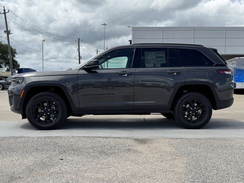 New 2026 Jeep Grand Cherokee Altitude RWD image 7
